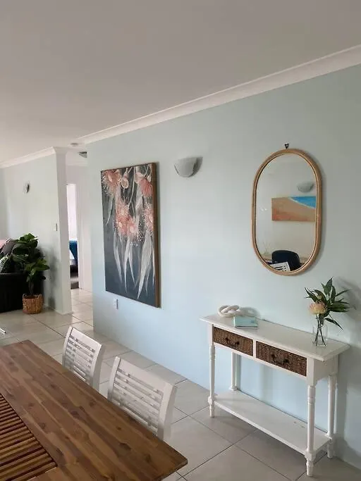 קלונדרה Callie Beach Escape - Beachside View, Family Friendly, Walk Everywhere דירה